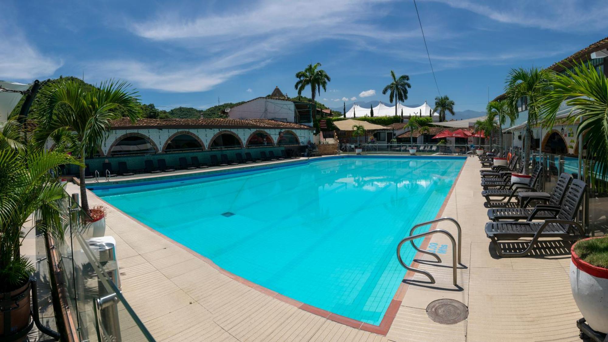 Hotel San Juan Internacional Giron Exterior photo