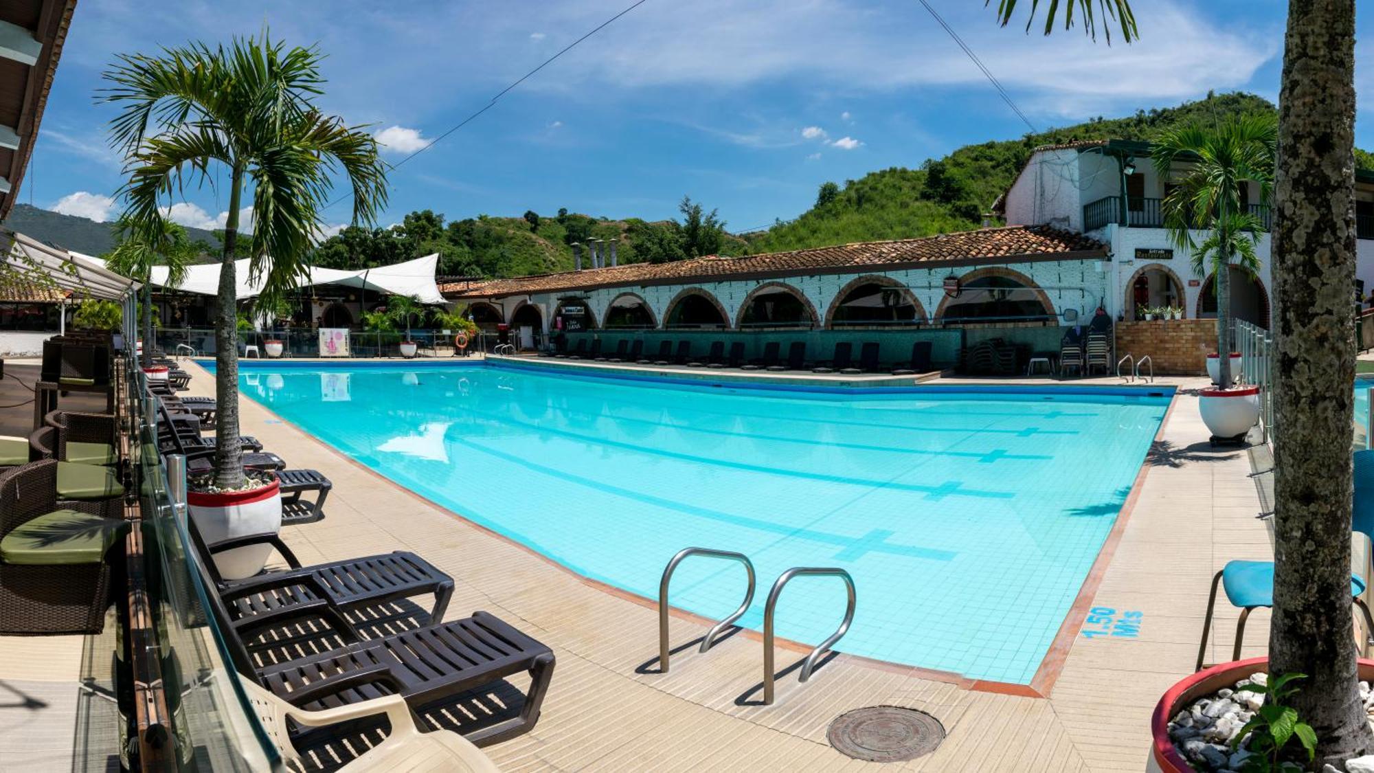Hotel San Juan Internacional Giron Exterior photo