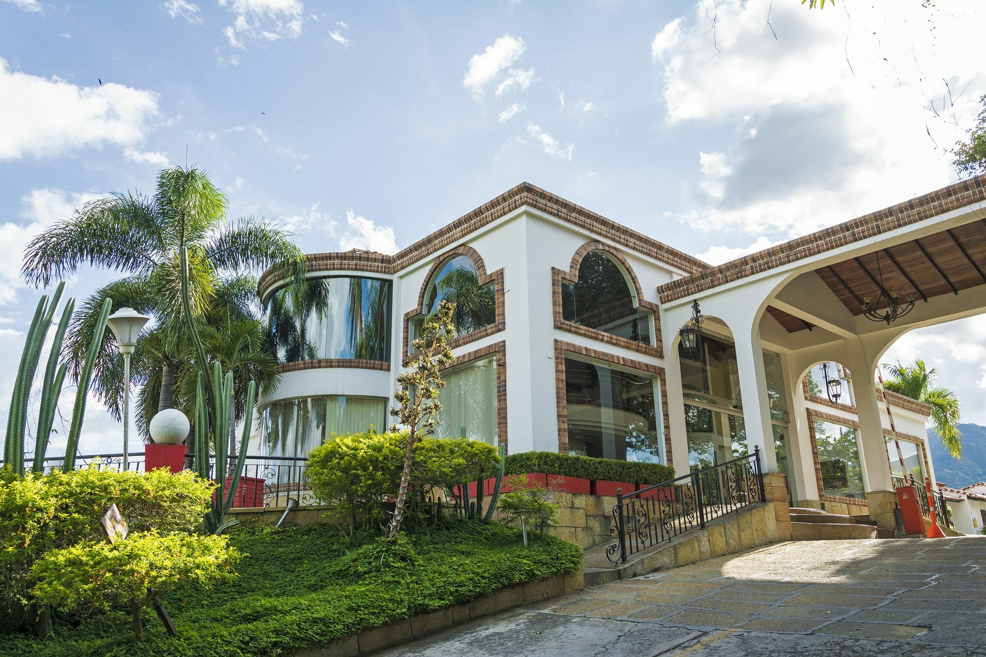 Hotel San Juan Internacional Giron Exterior photo